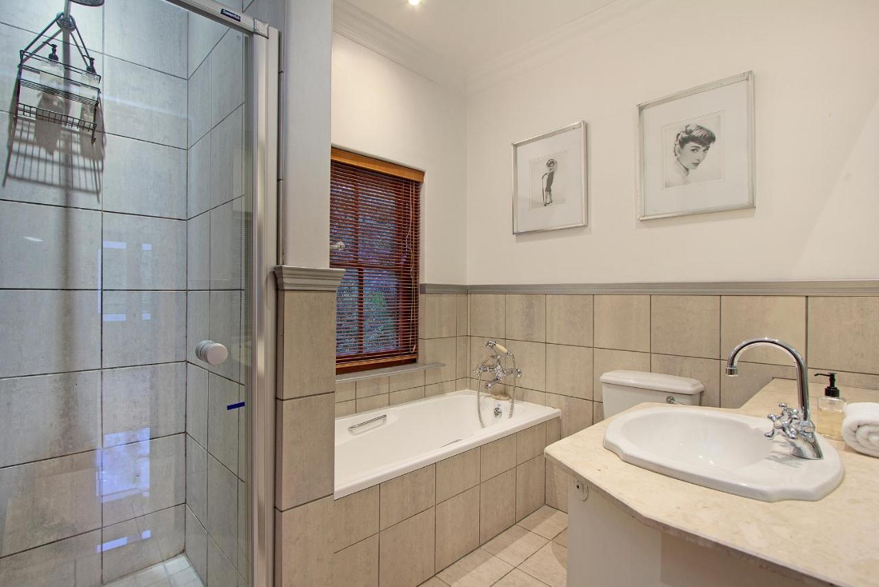 Villa Two Luxury - 9-bed - Lyonesse & Lyons Den *