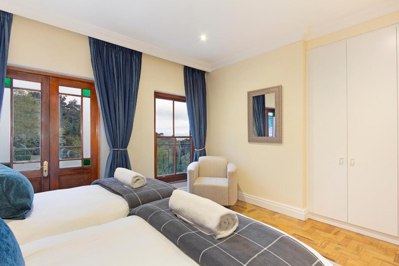 Two Luxury - 9-bed - Lyonesse & Lyons Den