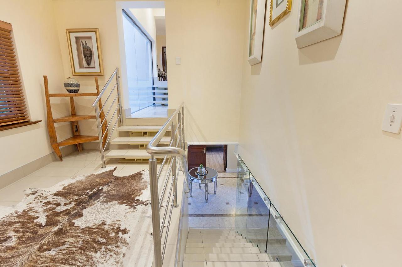 Villa Two Luxury - 9-bed - Lyonesse & Lyons Den Cape Town